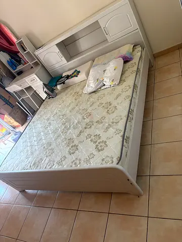 Queen size bed with mattress