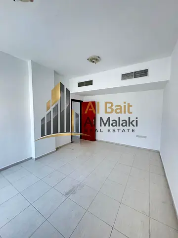 For rent: 2-bedroom apartment with living room and private parking – a great opportunity