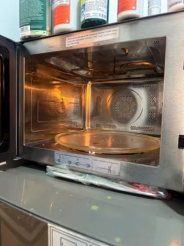 Used countertop microwave oven in good working condition