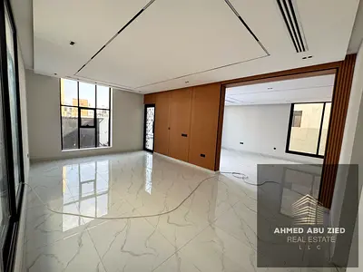فيلا بالحليو 2 بعجمان، مساحة الأرض 3768 قدم والبناء 3800 قدم، تضم 5 غرف نوم ومجلس وصالة ومطبخين وصالة علوية ومسبح وحوش والسعر 2.1 مليون.