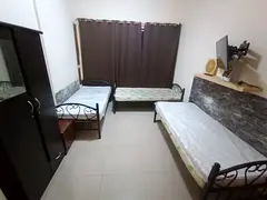 Master Bedroom available for monthly rental in Al barsha 1 mear Day To Day.
