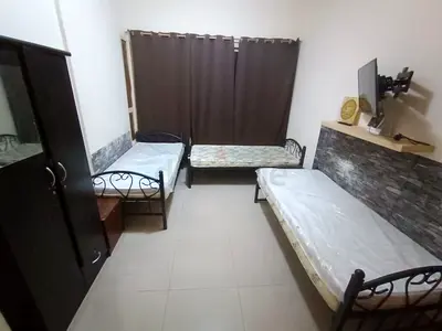 Master Bedroom available for monthly rental in Al barsha 1 mear Day To Day.