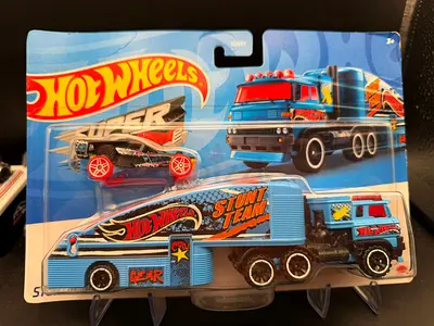 Hot Wheels Stunt Team Carrier Truck with Mini Car - New in Package