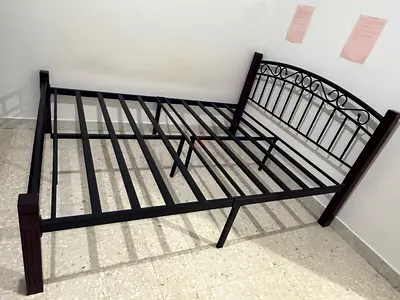 Queen Size metal bed frame for immediate sale - 160*200