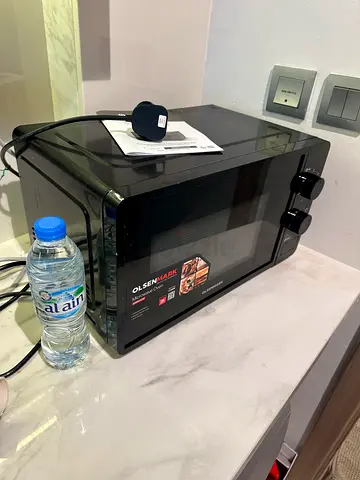 Compact countertop oven / toaster oven - lightly used