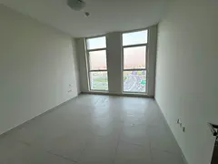 Luxury 3-bedroom apartment with a living room in Al Khan, Sharjah, available for annual rent - Centr