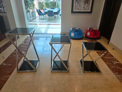 Pedestal table