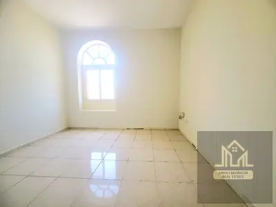 Ready to move apartment available prime location good family building near bus station