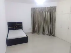 غرفة للايجار بكورنيش الخالدية Room for rent in Al Khalidiya Corniche