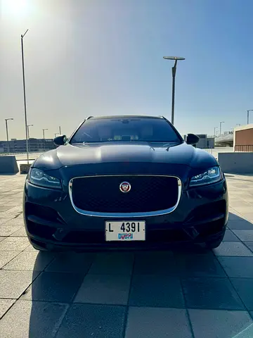 Jaguar F-Pace 35T Prestige AWD Premium Lights and Sound
