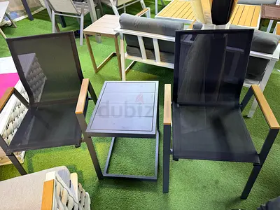 Outdoor patio set: 2 mesh chairs with side table