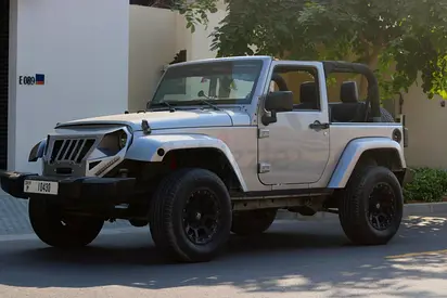 Jeep Wrangler Sahara 2014 - GCC Specs - Well Maintained / Convertible / Open Roof