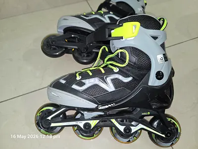 Adjustable Kids Inline Roller Skates (Size 22-24 / EU 35-38)