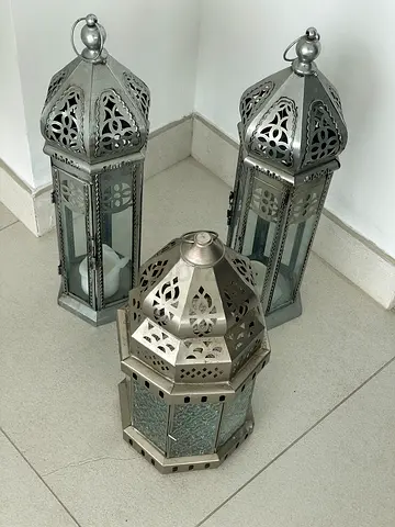 Set of 3 Decorative Moroccan-style Metal Lanterns with Glass Panels