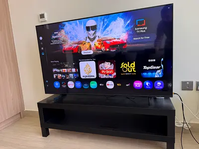 Samsung DU8000 Smart TV