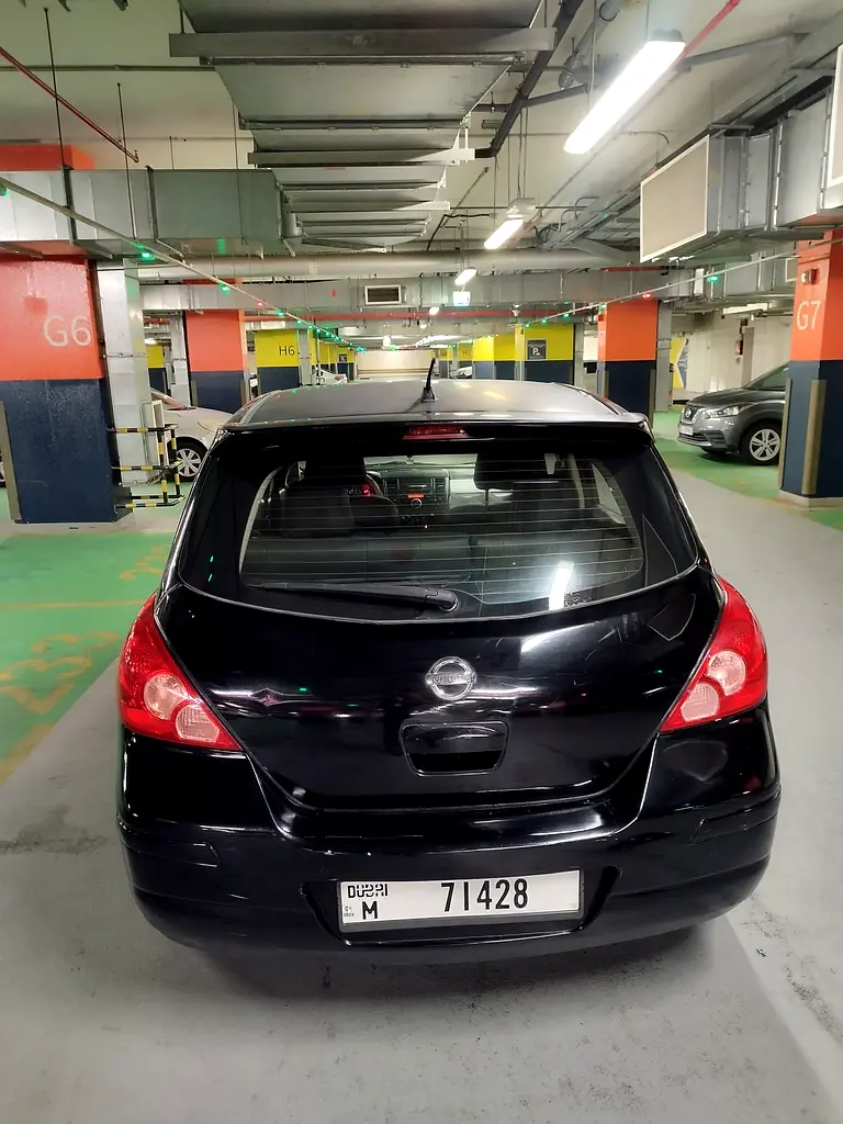 Nissan Versa 2012 — photo 1 of 8