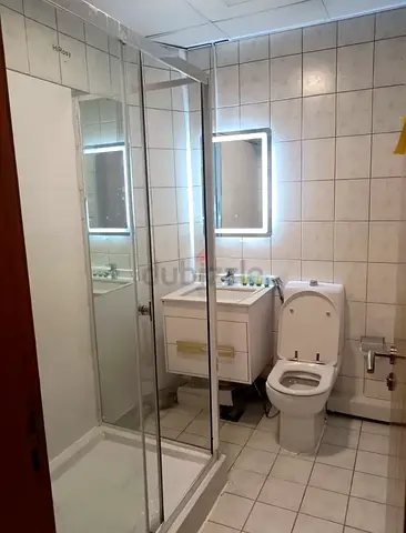 Private room available family / executives looking room partner