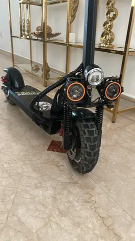 Aero E10 pro scooter used for 5 months and needs to sell for just 700 with charger, 4 keys and seat