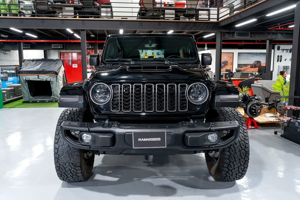 Jeep Wrangler Unlimited 2023 — photo 1 of 20