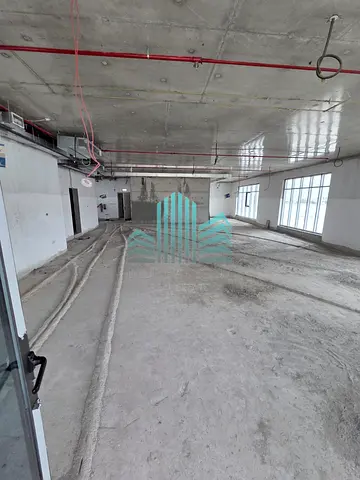 ROAD SIDE | WITH PARKING | COMPLETE FACILITIES | READY TO USE