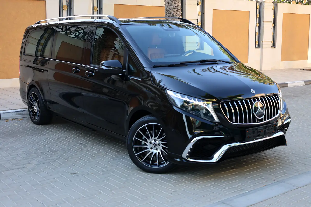 Mercedes-Benz V-Class 2025 — photo 1 of 19