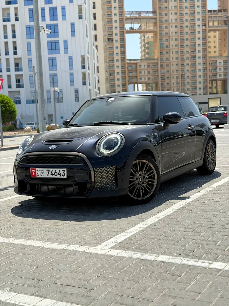 MINI Cooper 2022 — photo 1 of 15
