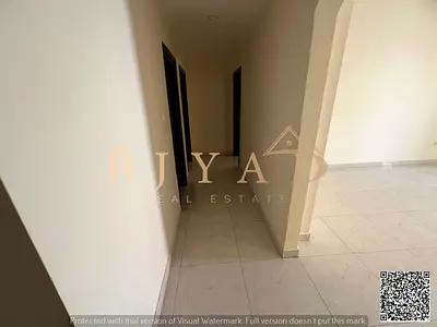 شقة مميزة للإيجار في الحميدية 1 مقابل محكمة عجمان، بموقع حيوي وقريب جدًا من مخرج دبي والشارقة، مما يجعل التنقل سهل وسريع.  🔹 تفاصيل الشقة:  غرفة وص