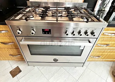 Bertazoni combination gas with electric oven cocker