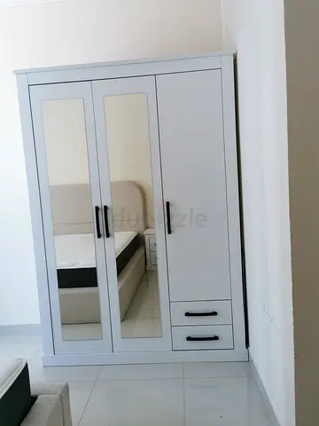 White 3-Door Wardrobe with Mirrors and Drawers - Good Condition