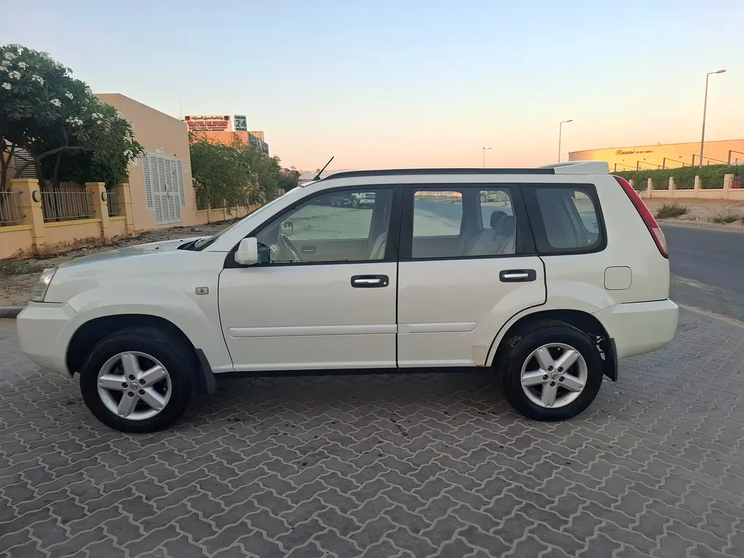 Nissan X-Trail 2009 — photo 1 of 7