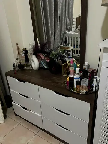 Mirror nd table