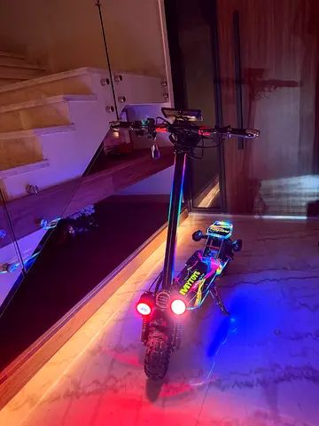 Scooter for sale – 99 km/h top speed, only 100 km used. Very good condition, smooth ride, no problem