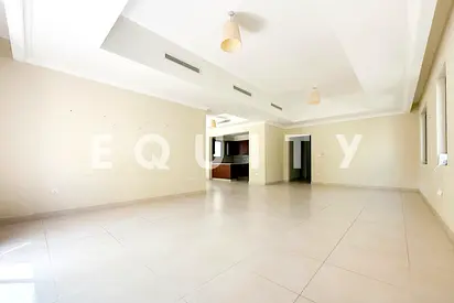 Fully Landscaped Garden | Vacant | Corner Plot
