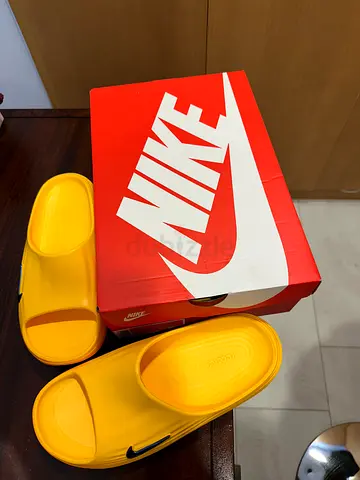 Nike Reactx Rejuven8 Slides 42.5 brand new