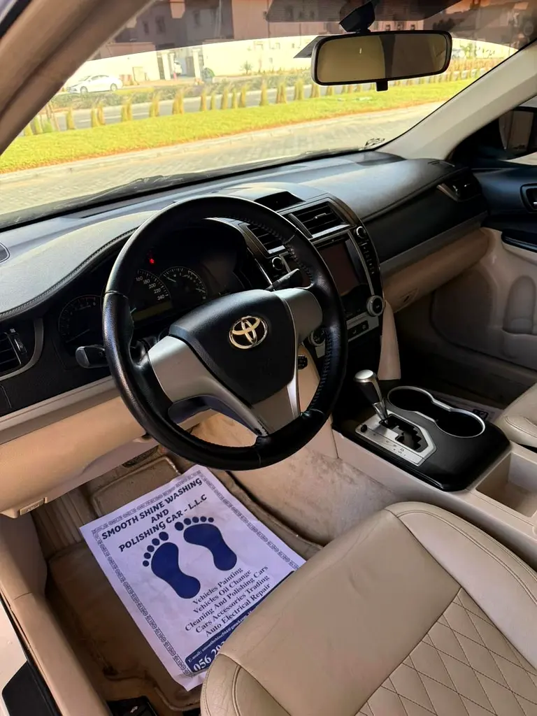 Toyota Camry 2015 — photo 1 of 5