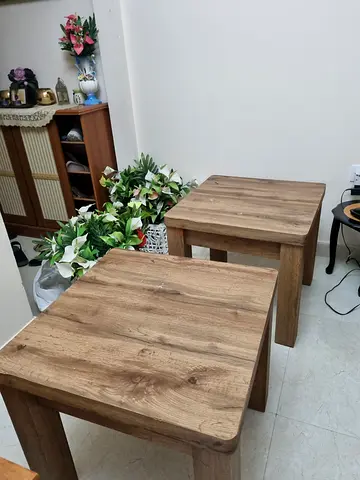 2 wooden corner tables