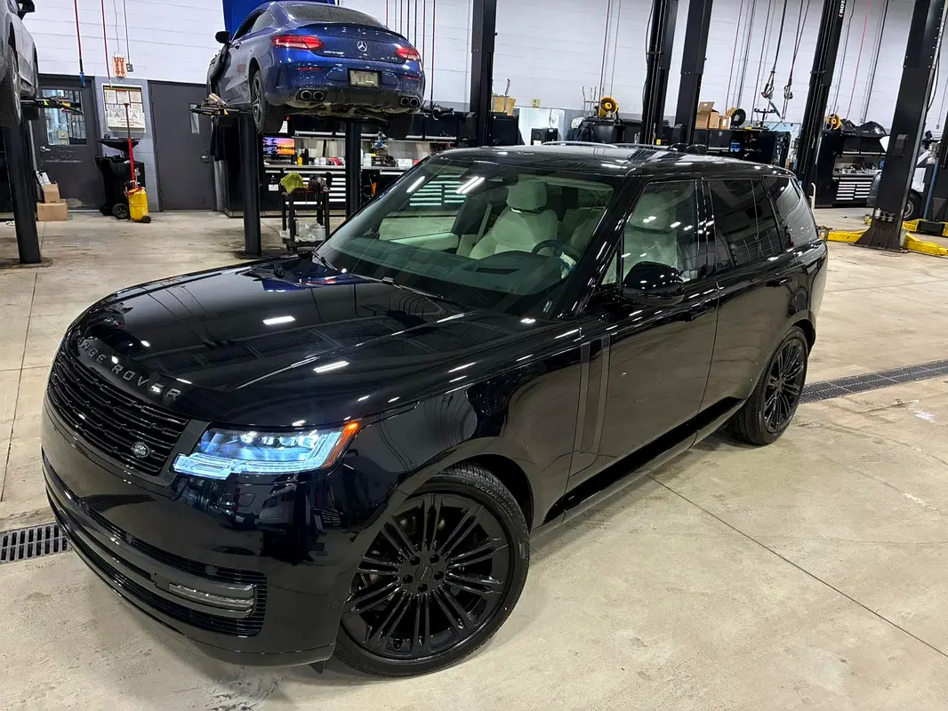Land Rover Range Rover 2026 — photo 1 of 3