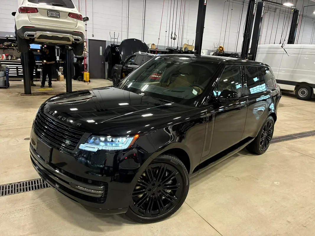 Land Rover Range Rover 2026 — photo 1 of 7