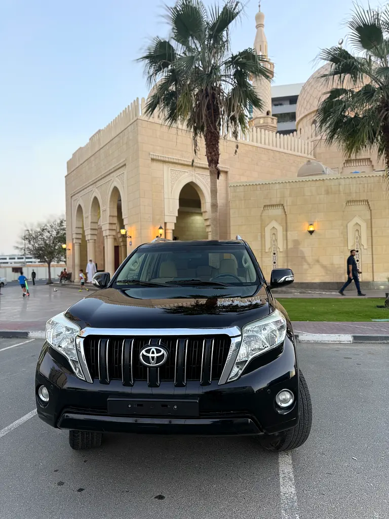 Toyota Prado 2017 — photo 1 of 8