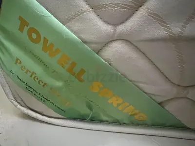 TOWELL Spring Mattress - Queen Bed (Excellent Condition)