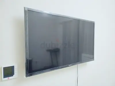 SAMSUNG 32-INCH SMART HD TV on SALE