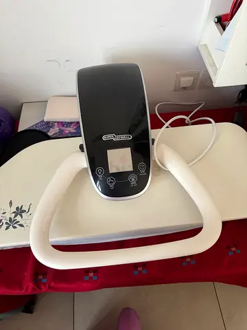 Handheld Garment Steamer / Press - Gently Used