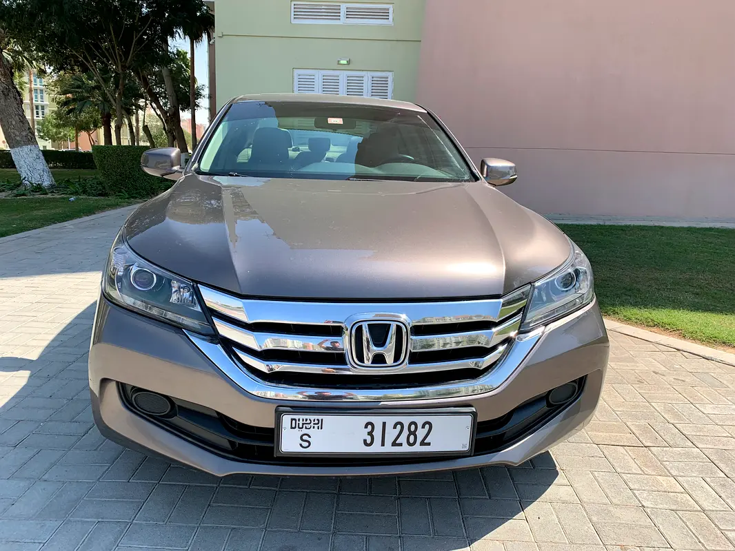 Honda Accord 2016 — photo 1 of 18