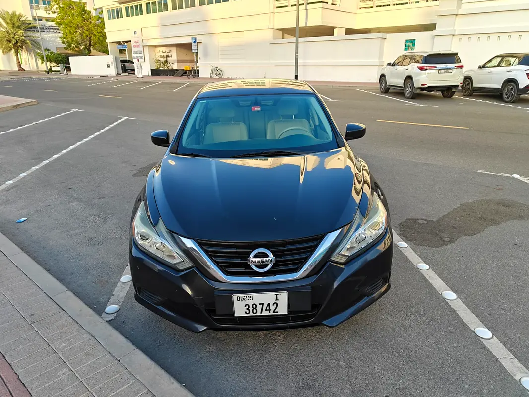 Nissan Altima 2018 — photo 1 of 10