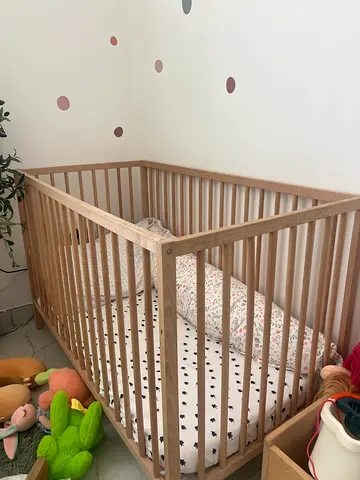 Wooden Baby Crib / Cot in Good Condition with Mattress
