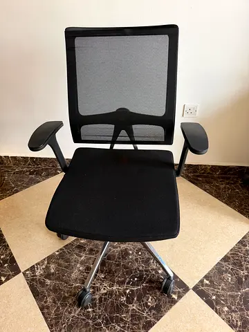 Set of 6 Black Mesh Office Chairs — Good Condition 1 pc 150