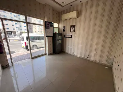 محل للإيجار بالنعيمية 2 شارع الكويت مع باركن وتكييف بسعر 25 ألف