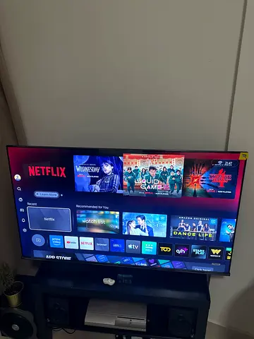 50-inch Smart LED TV in new condition , Built-in Apps (Netflix, Prime)