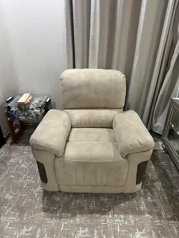 Recliner Chair – Excellent Condition