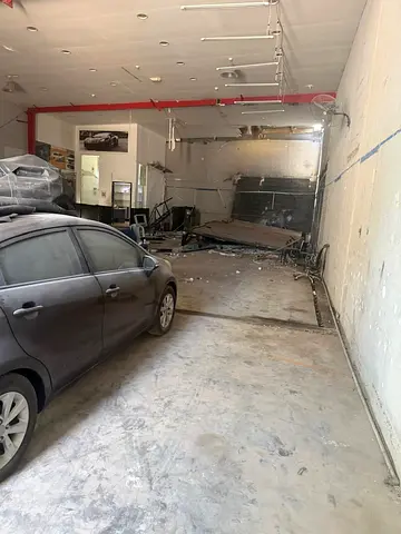 2500 SQ FT WAREHOUSE WITH OFFICE AVAILABLE IN AL QUOZ IND 4 for LIGHT COMMERCIAL USE /GARAGE/CAR WORKSHOP @ 220000 PER ANNUM